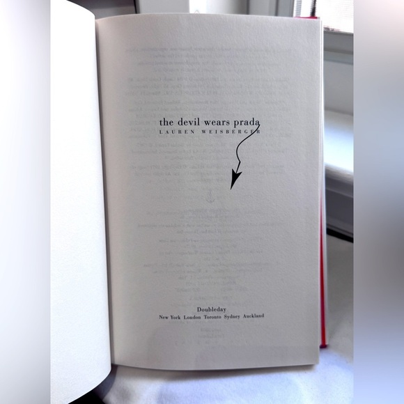 📚 Vintage 2003 The Devil Wears Prada Hard Cover Book - Great Collectors Item - Picture 15 of 16